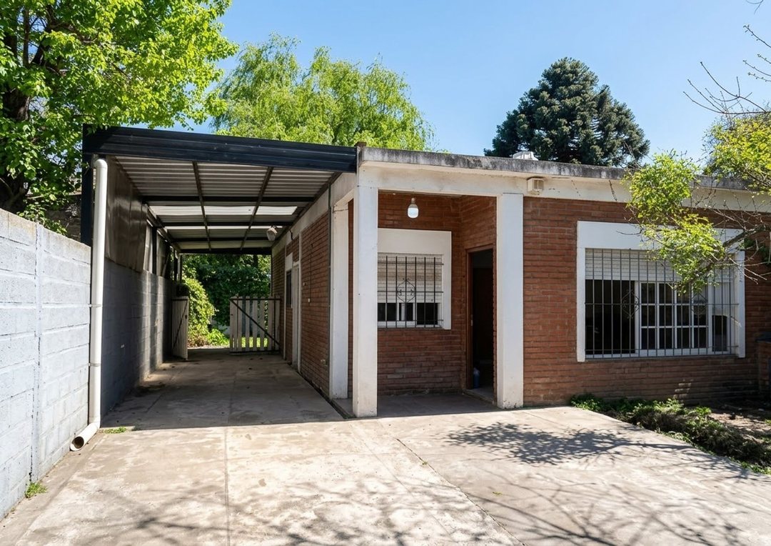 VENTA CASA 3 AMBIENTES FRANCISCO ALVAREZ PERMUTA