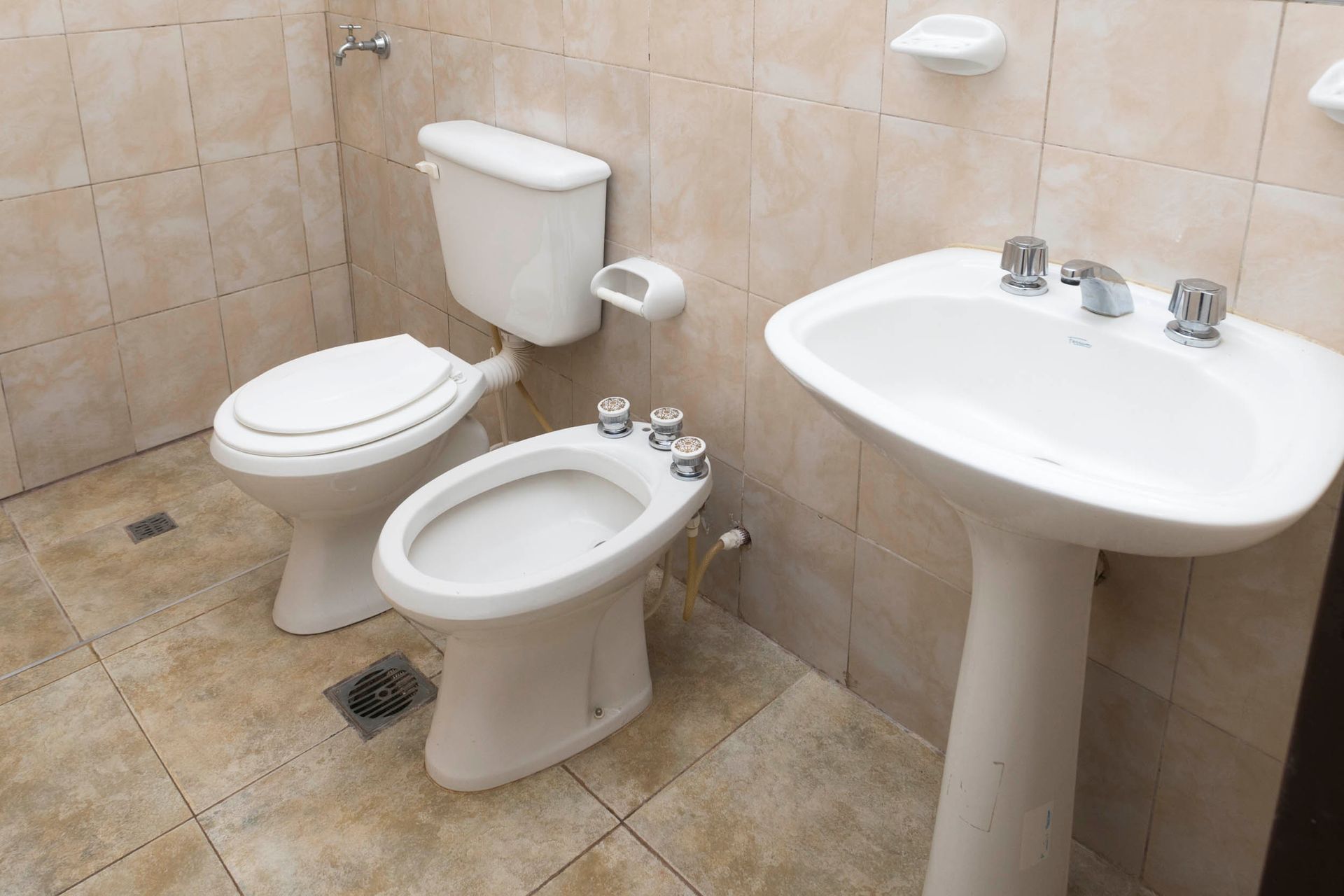CASA VENTA CIUDAD DEL MILAGRO ZONA UNSA 3 DORM - foto 16
