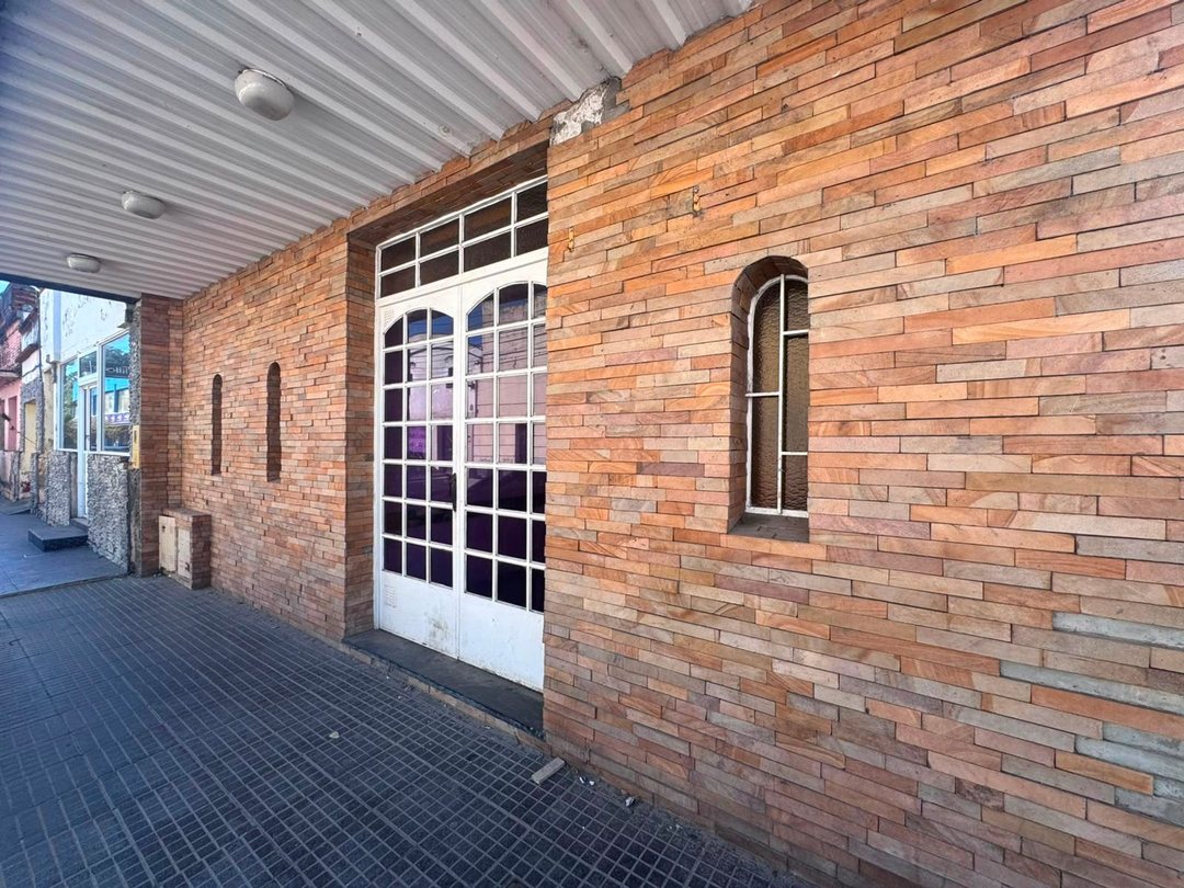 VENTA AMPLIO LOCAL COMERCIAL MONTEROS