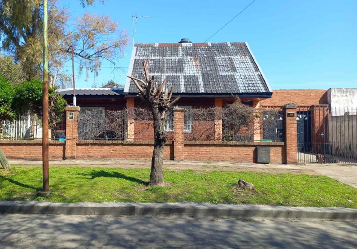 Casa de 3 ambientes en venta en Temperley, El Picaflor 0