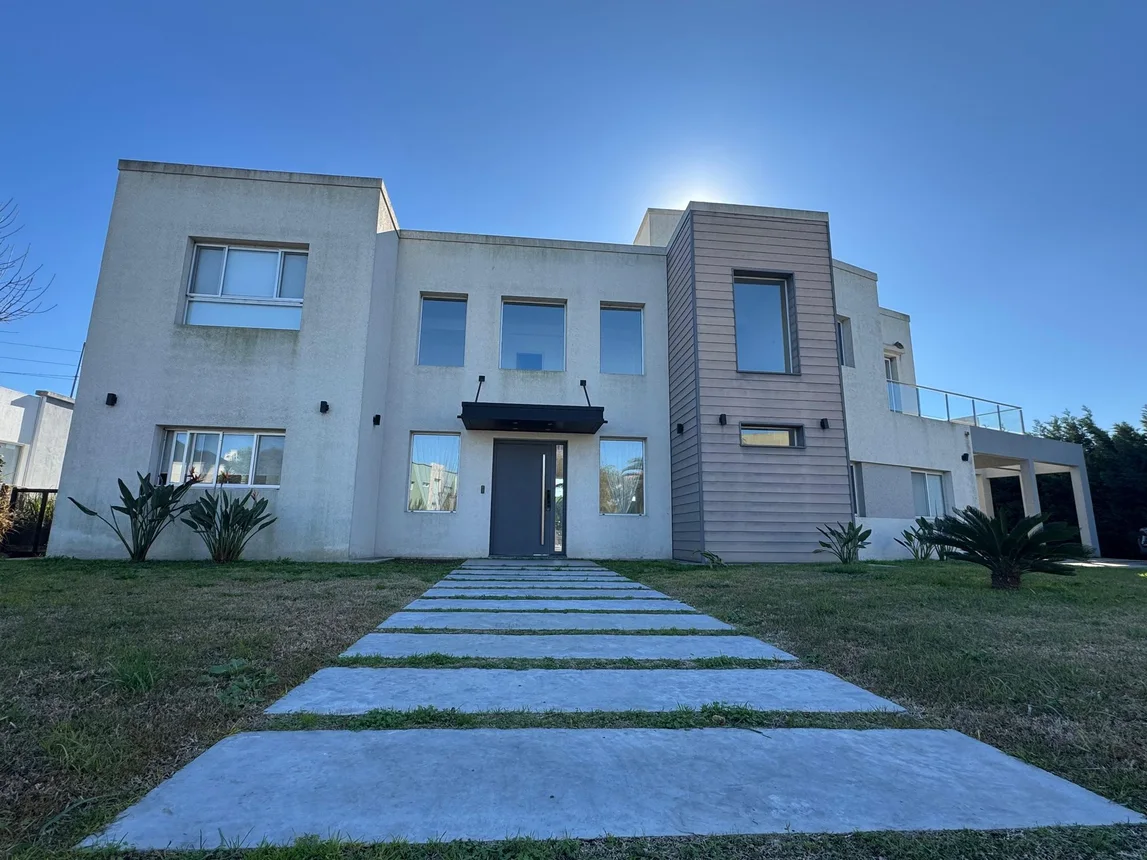 Casa de 5 ambientes en venta en Berazategui, Avenida Florencio Varela y Calle 151 200, foto 3