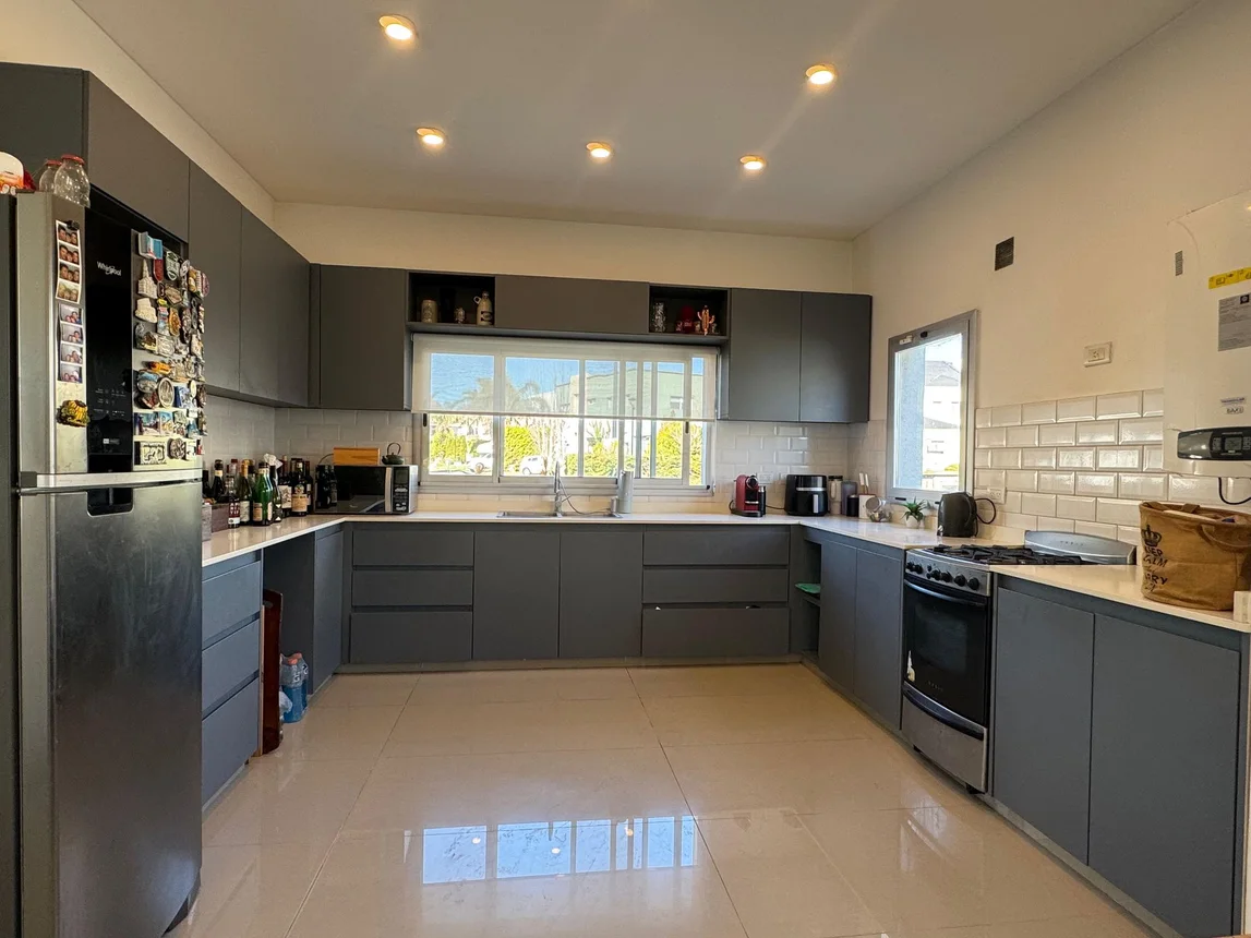 Casa de 5 ambientes en venta en Berazategui, Avenida Florencio Varela y Calle 151 200, foto 2
