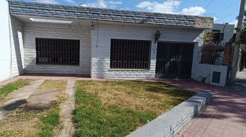 VENTA DOS CASAS DE 3 DORMITORIOS COCHERA B PARQUE