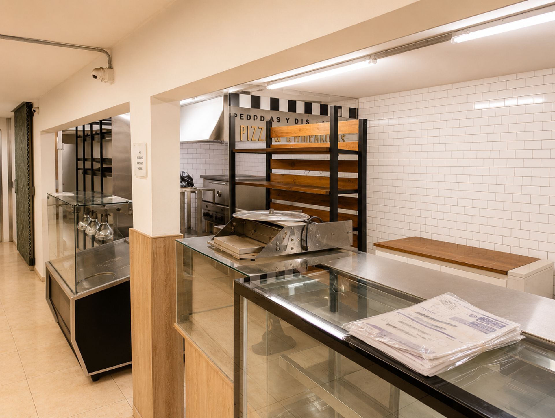 Foto 7 — ALQUILER LOCAL COMERCIAL AV SAN MARTIN BERNAL