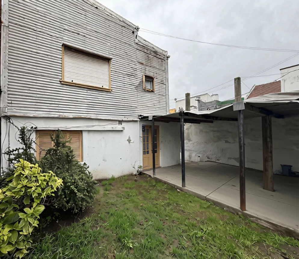 Casa de 5 ambientes en venta en Sarandí, Pasaje Canning 3000