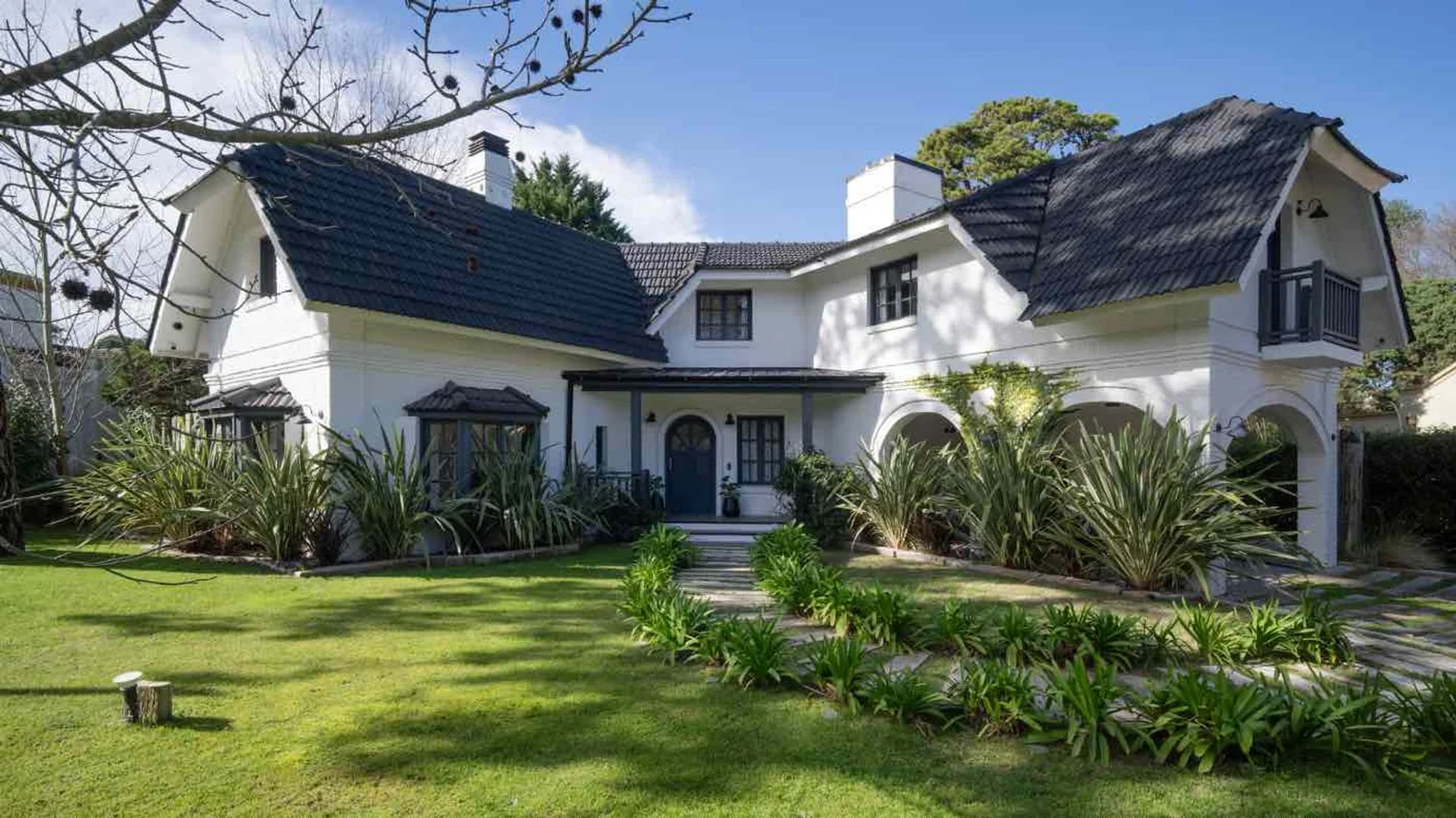 Casa de 4 ambientes en venta en Pinamar, Artes 600