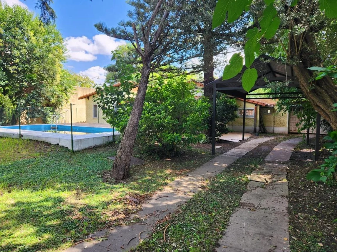 Casa de 4 ambientes en venta en Villa Luzuriaga, Miguel Cané 3600