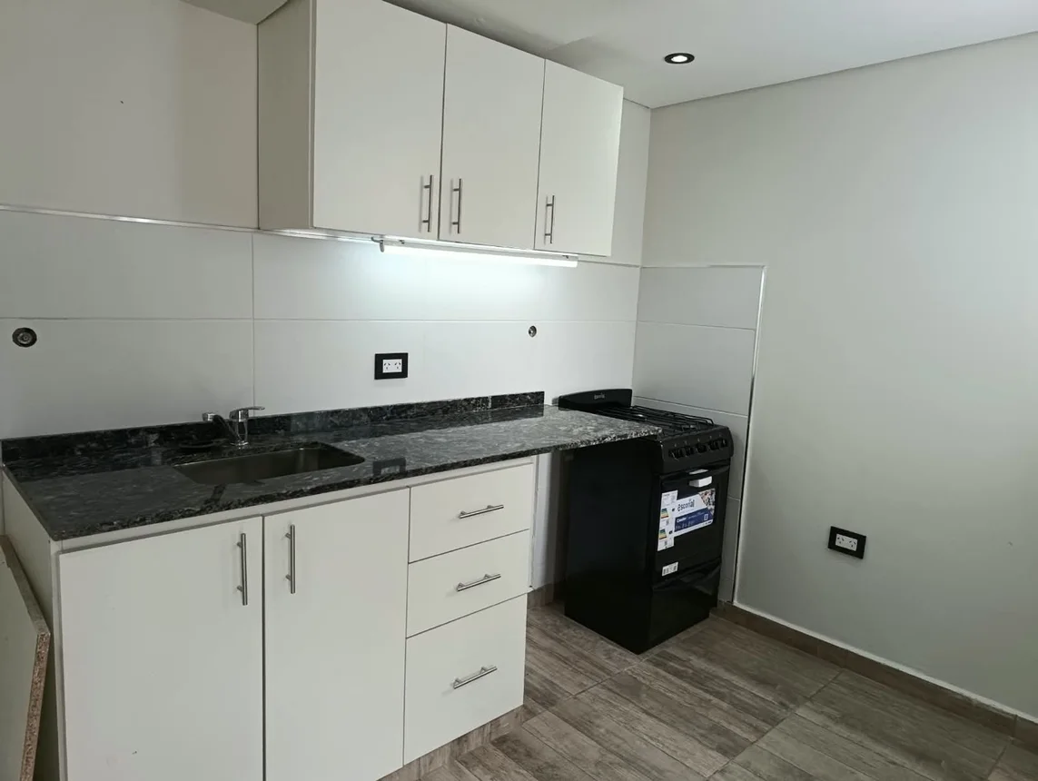 PH de 8 ambientes en venta en La Plata, Calle 30 1800