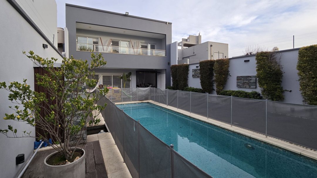 CASA 6AMB, PISCINA, QUINCHO Y GIMNASIO EN R. MEJIA