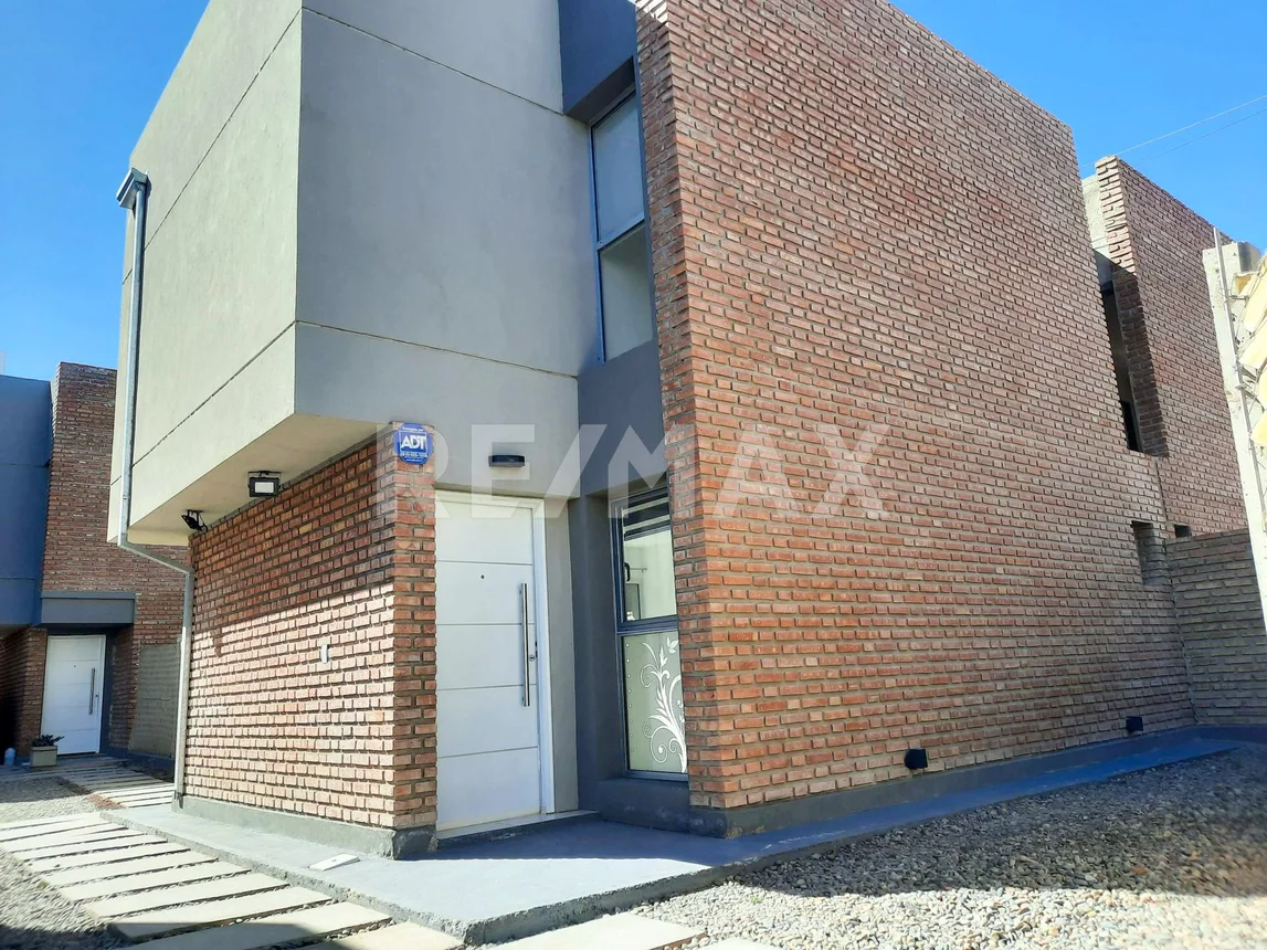 PH de 4 ambientes en venta en Neuquén, Alférez Eliseo Boerr 3300