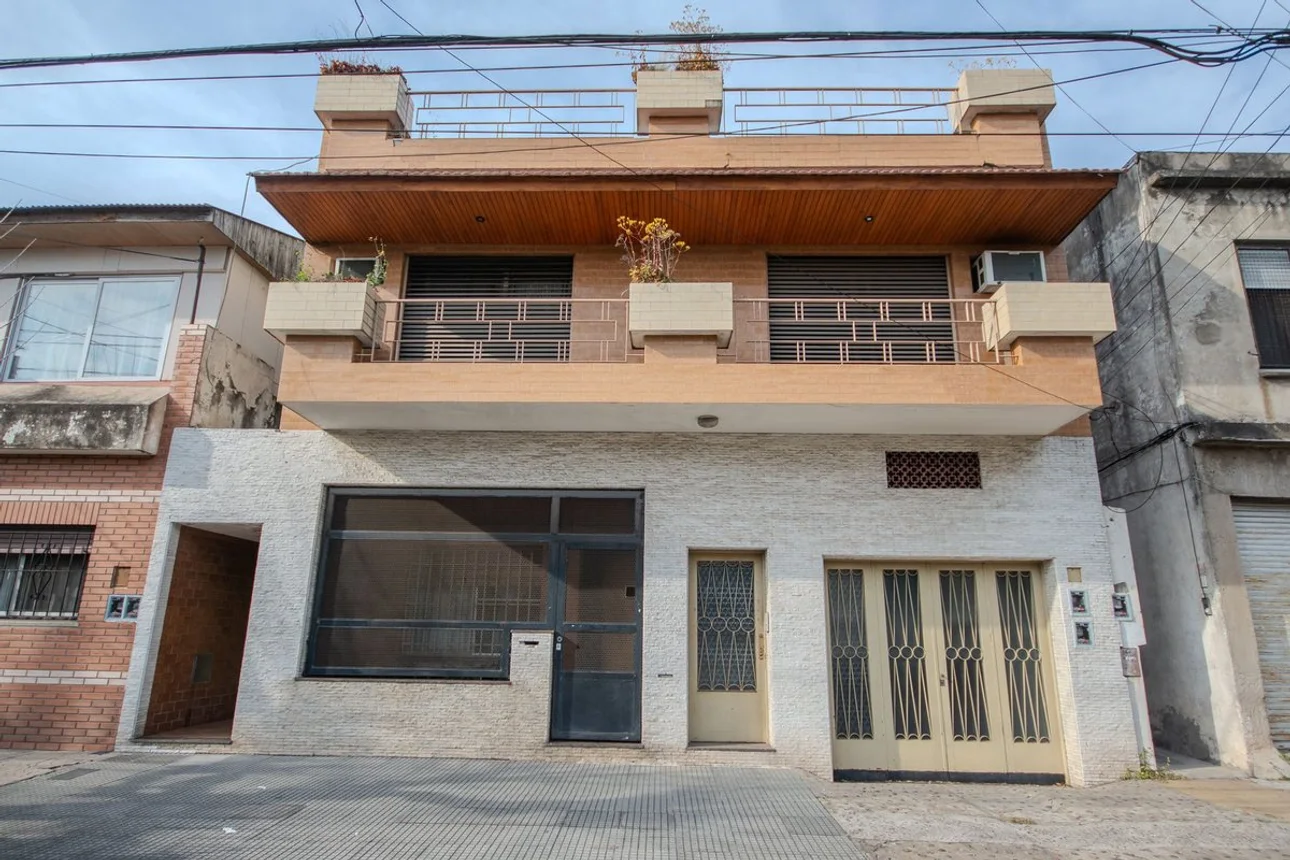 Casa de 6 ambientes en venta en Villa Bosch, Betharram 1200