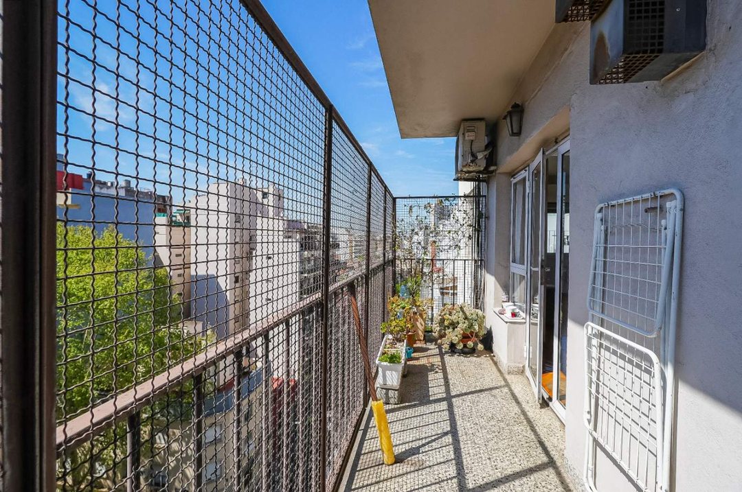 DEPARTAMENTO TRES AMBIENTES  VENTA ALMAGRO BALCON
