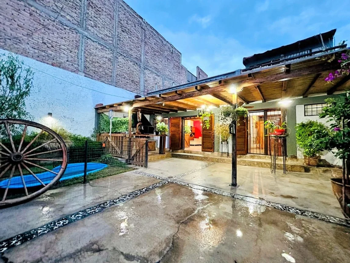 Casa de 5 ambientes en venta en Guaymallén, Lamadrid 600