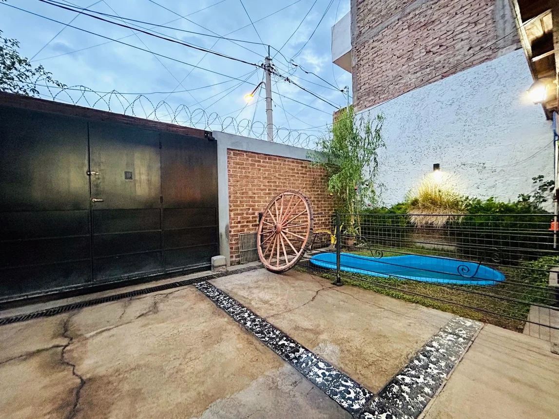 Casa de 5 ambientes en venta en Guaymallén, Lamadrid 600, foto 2
