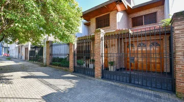 CASA EN VENTA LA PLATA 4 DORMITORIOS