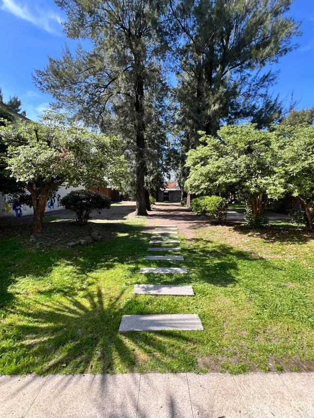Casa 7 ambientes con jardín y cocheras., foto 5
