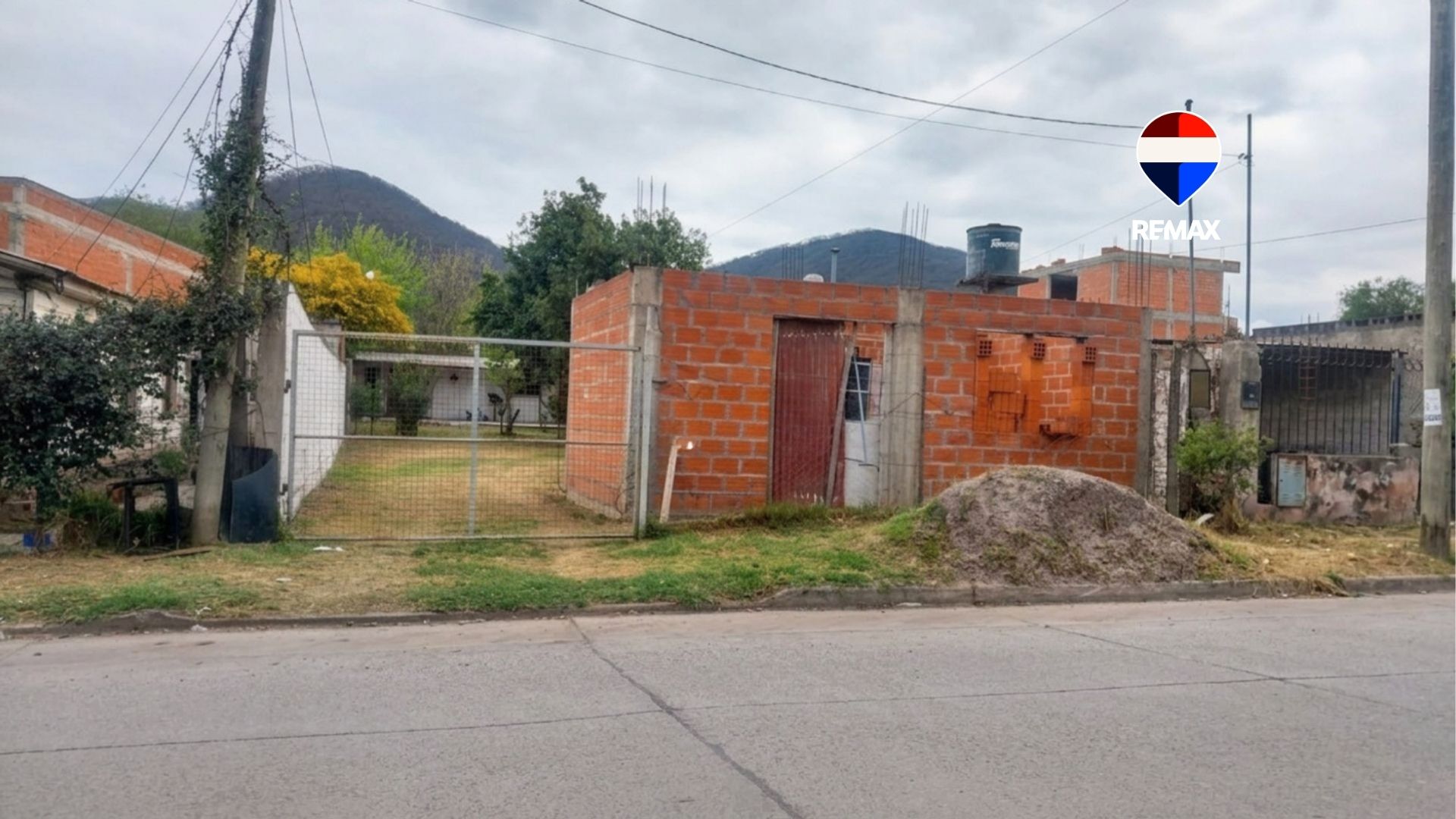 CASA EN VENTA O PERMUTA EN ZONA ESTE - foto 1