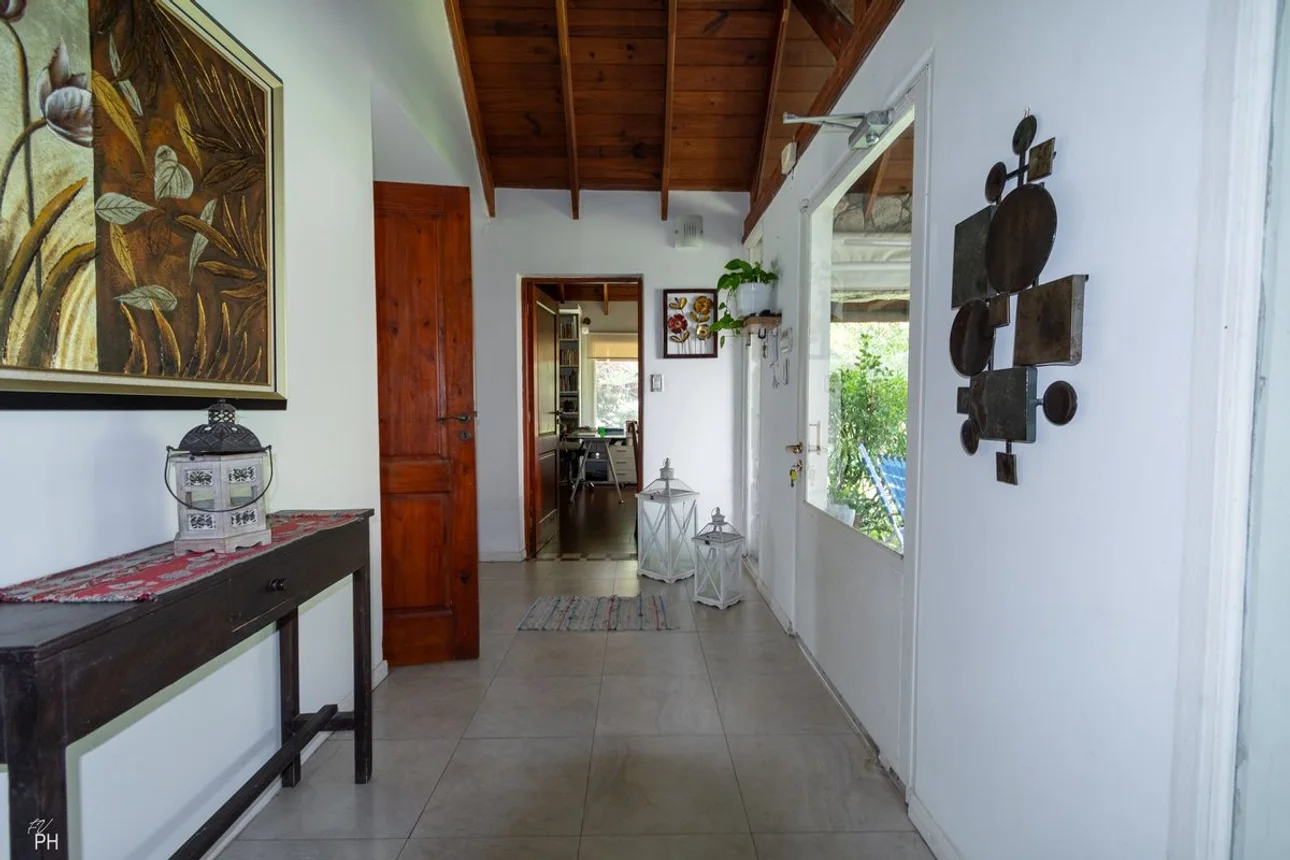 Casa de 6 ambientes en venta en Funes, Güiraldes 1900, foto 2