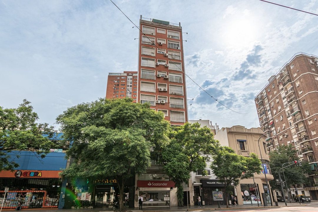 Piso Alto Super Luminoso - 4 Amb. c/Dep (90 m²)