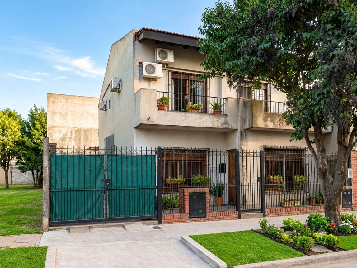 Casa en venta en Tapiales, Hipólito Vieytes 4100