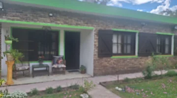 Oportunidad única: 2 casas + gran terreno