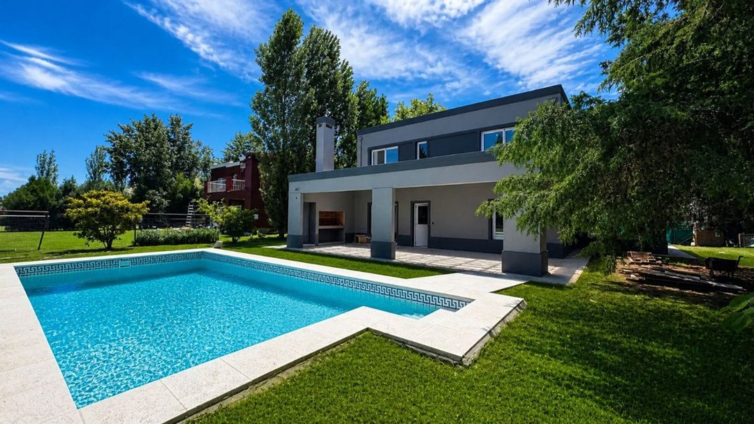 CASA EN VENTA A ESTRENAR CON PILETA BOCA RATON