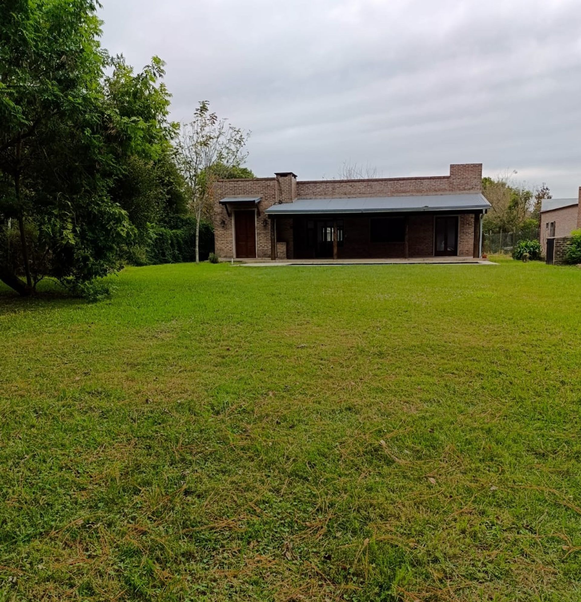 Se vende casa con gran terreno, apta credito