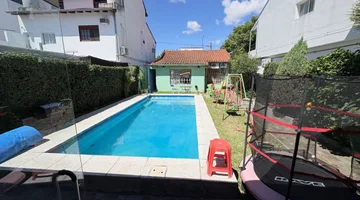 Casa en venta en Munro-pileta y quincho