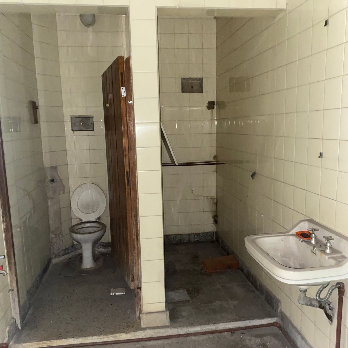 Foto 23 — VENTA LOCAL COMERCIAL DEPOSITO MORON