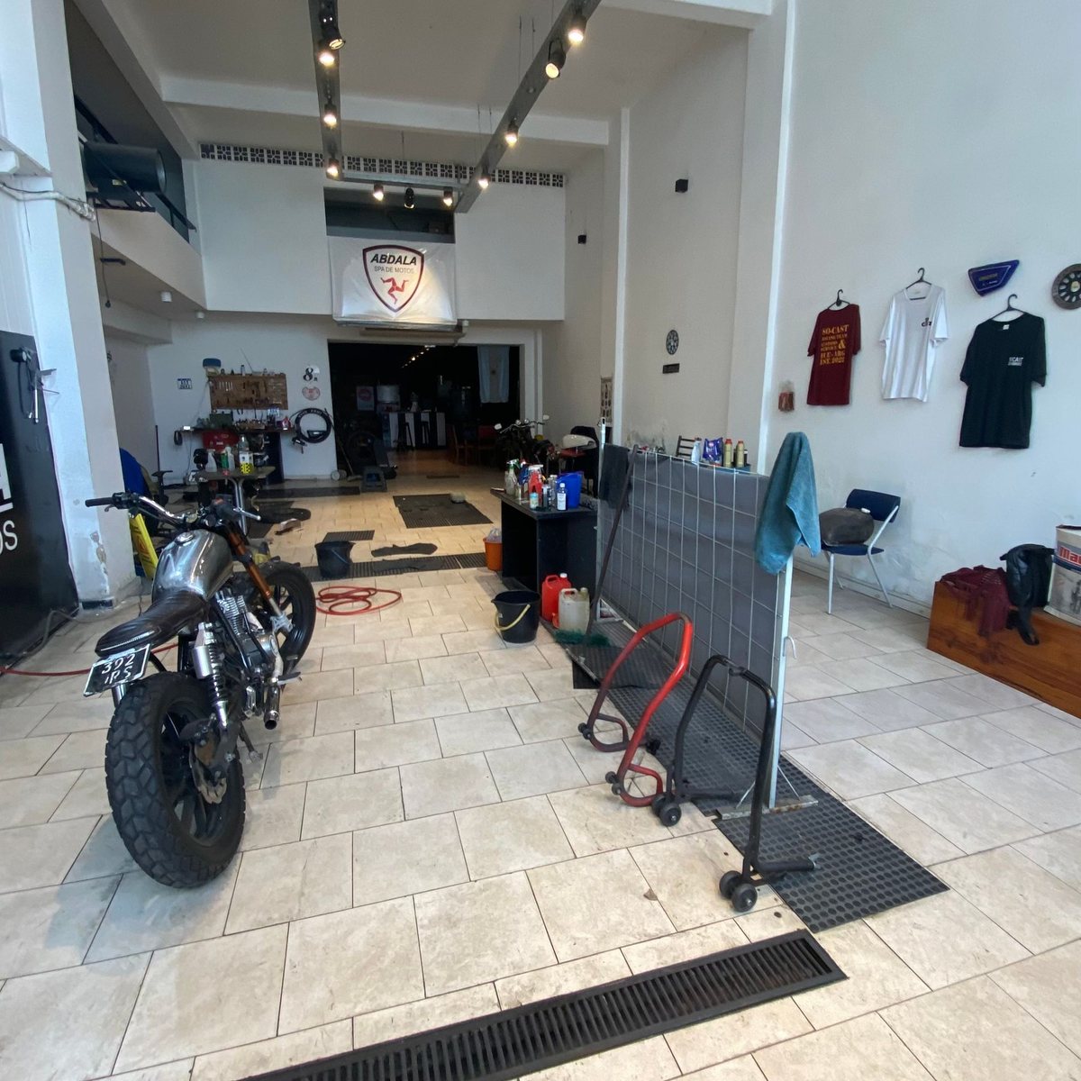 Foto 3 — VENTA LOCAL COMERCIAL DEPOSITO MORON