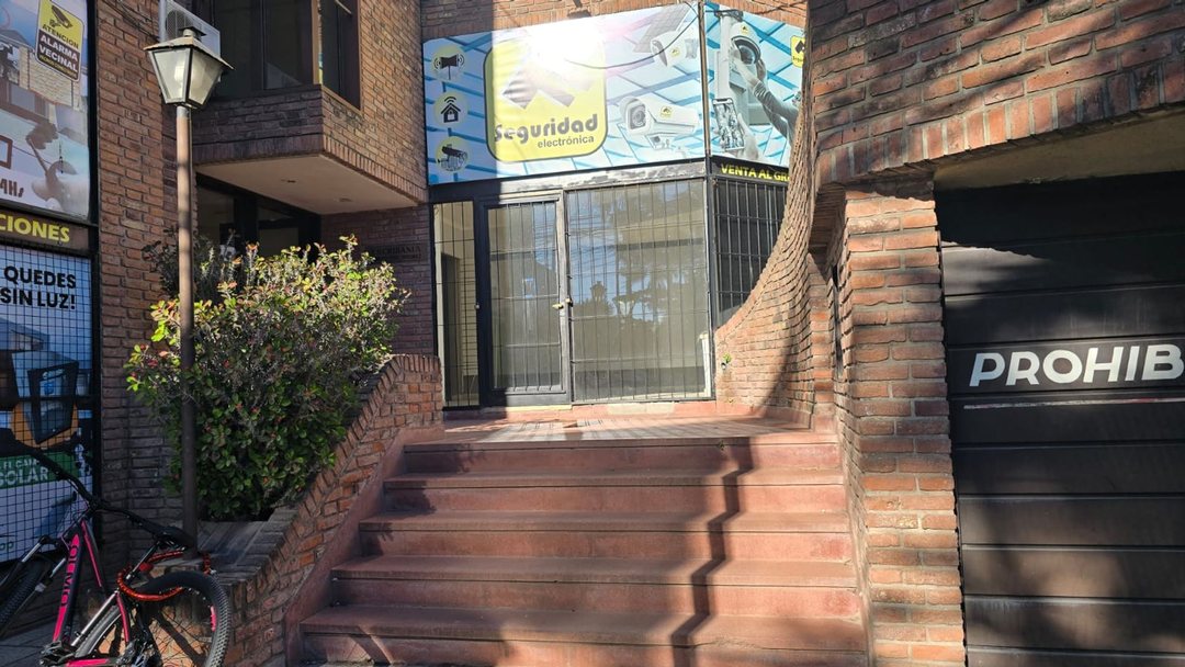 VENTA LOCAL GRAL. RODRIGUEZ CENTRO FRENTE A PLAZA