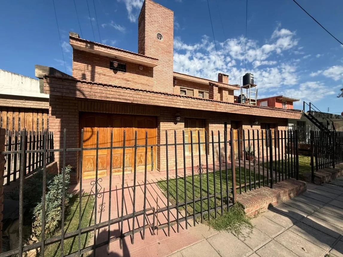 Casa de 4 ambientes en alquiler en Córdoba, Esteban Echeverria 300, foto 2