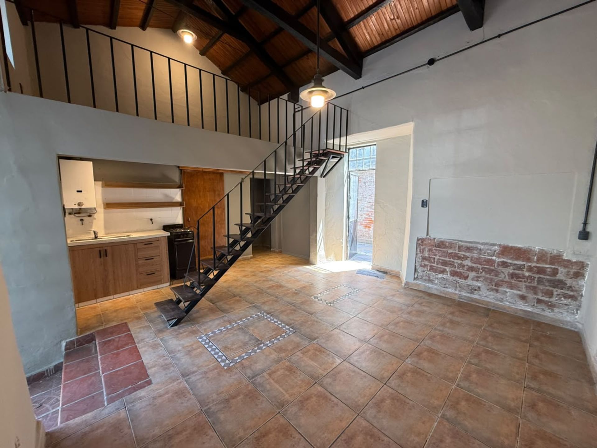 CASA PH VENTA EN MACROCENTRO TUCUMAN Y ALBERDI - foto 2