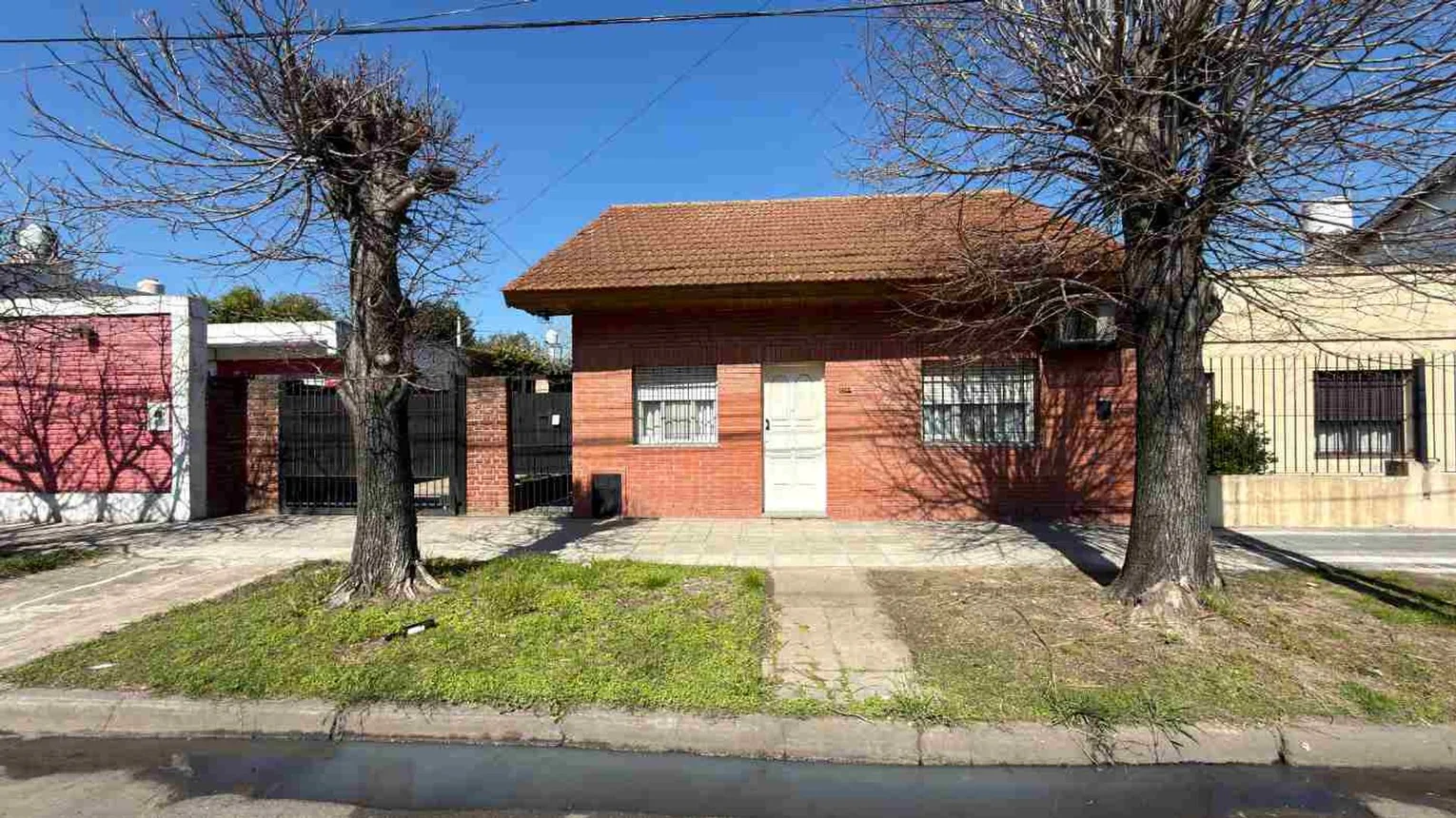 Casa de 4 ambientes en venta en Banfield, Marcos Grigera 1400