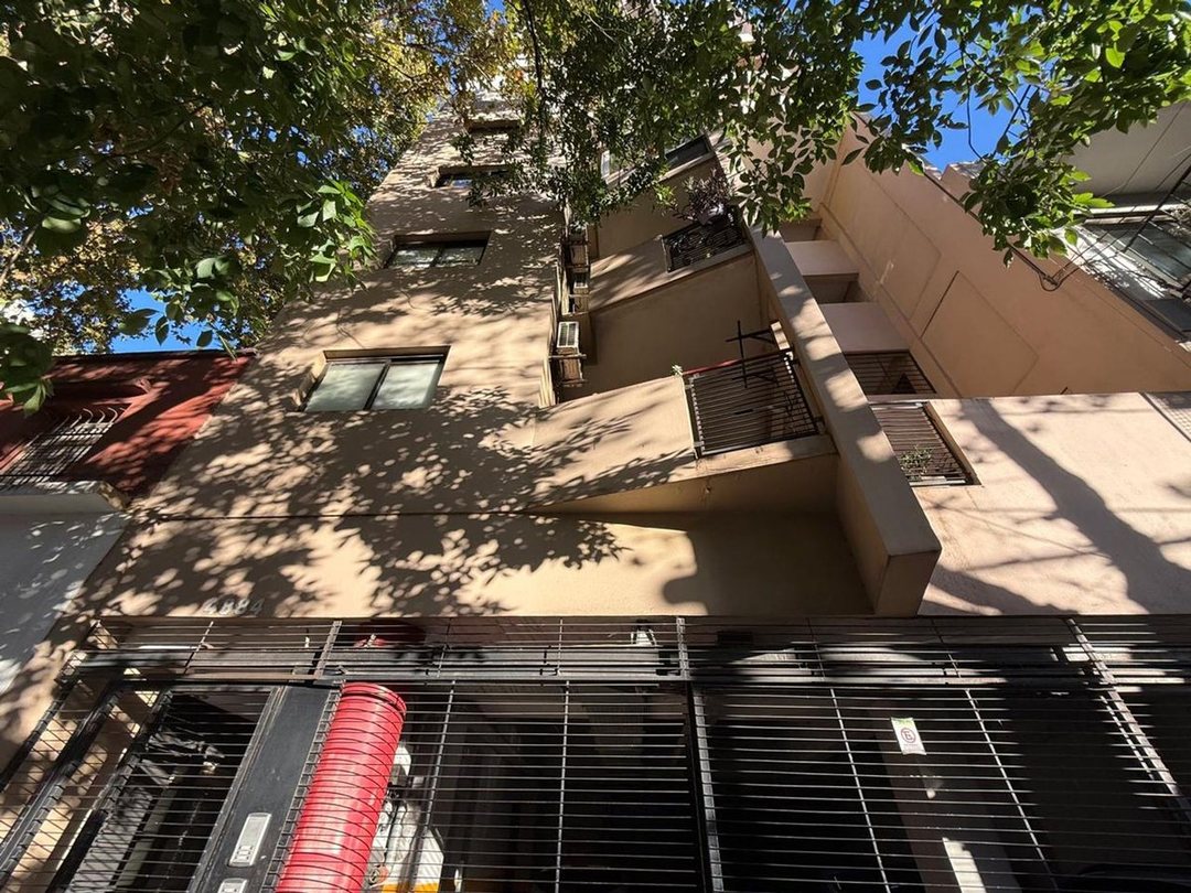 DEPTO 2 Y MEDIO AMBIENTES C/COCHERA Y PILETA