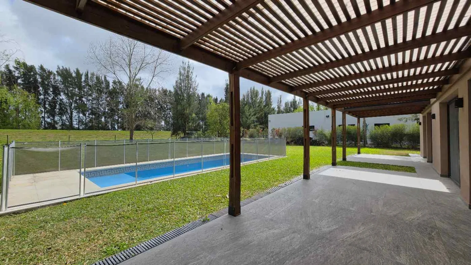Casa en venta en La Plata, foto 2
