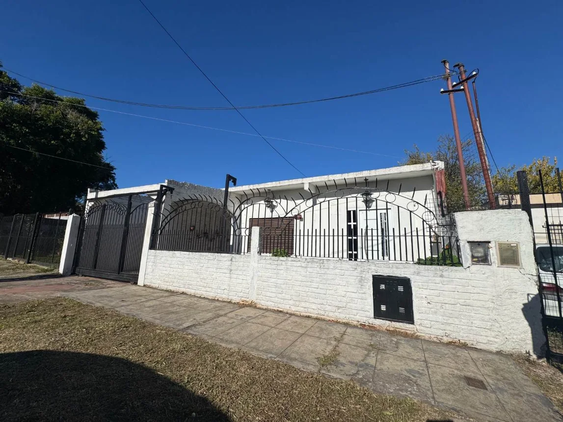 Casa en venta en Burzaco, Alcorta 1300