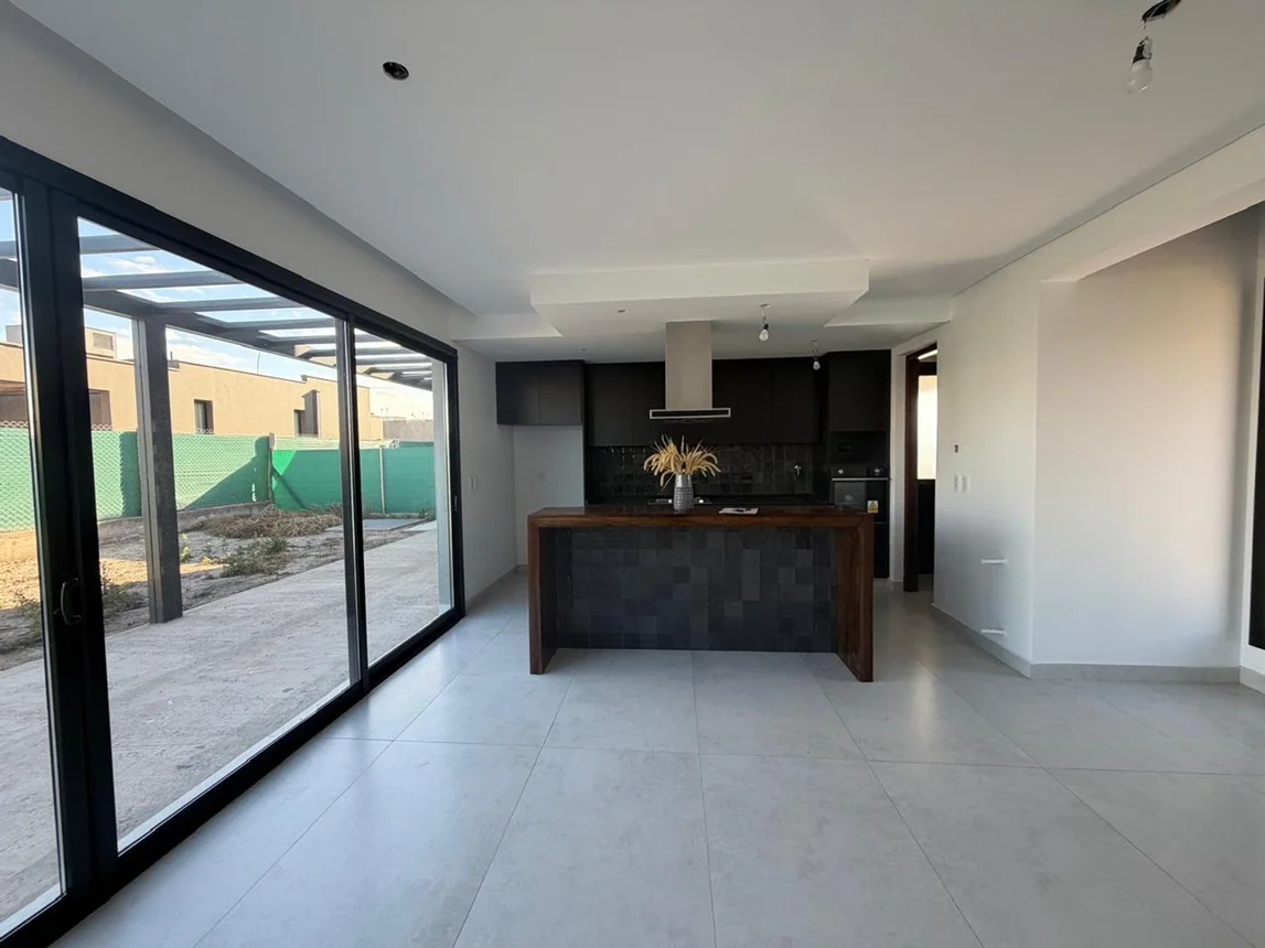 Casa de 4 ambientes en venta en Guaymallén, Severo del Castillo 1300, foto 4