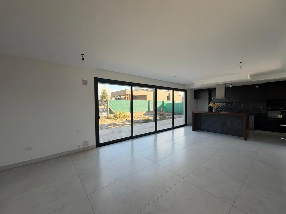 Casa de 4 ambientes en venta en Guaymallén, Severo del Castillo 1300, foto 3
