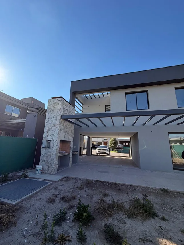Casa de 4 ambientes en venta en Guaymallén, Severo del Castillo 1300, foto 2
