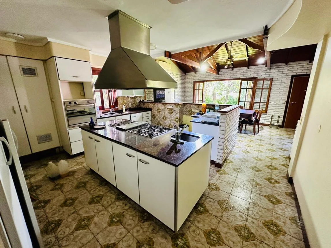 Casa de 8 ambientes en venta en San Isidro, Intendente Tomkinson 3300, foto 2