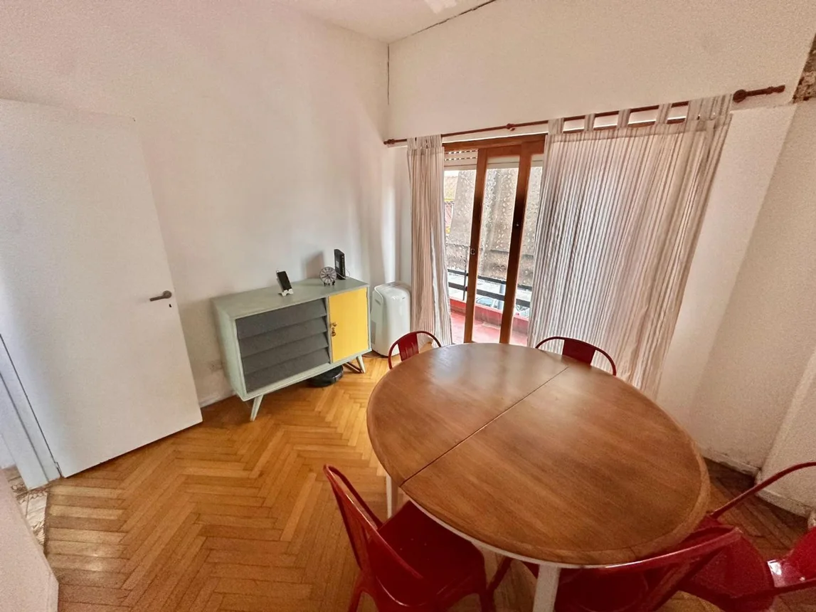 Casa de 7 ambientes en venta en Parque Avellaneda, Remedios 3500