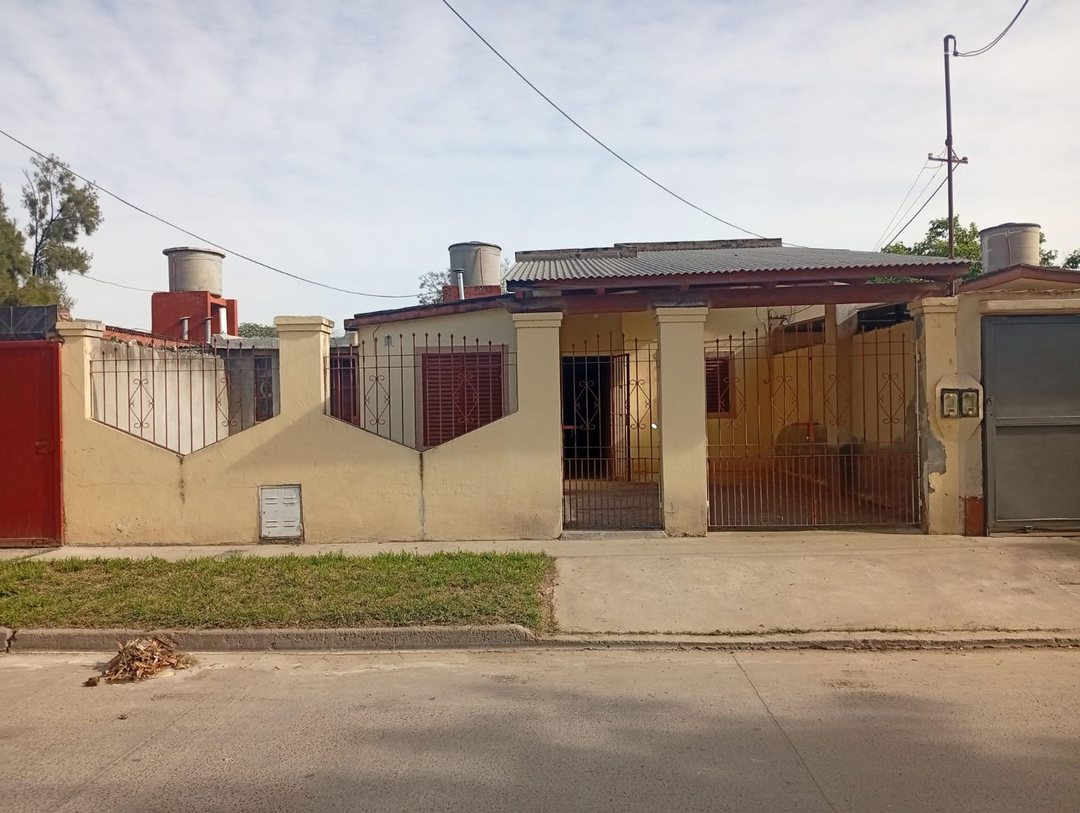 VENTA DE CASA DE BARRIO EXCELENTE ESTADO