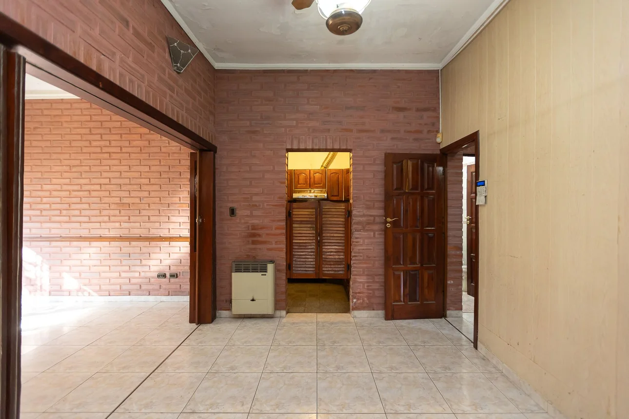 Casa de 4 ambientes en venta en Caseros, General Hornos 1900, foto 5