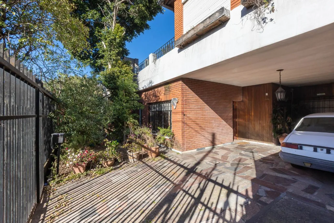 Casa de 4 ambientes en venta en Caseros, General Hornos 1900, foto 2