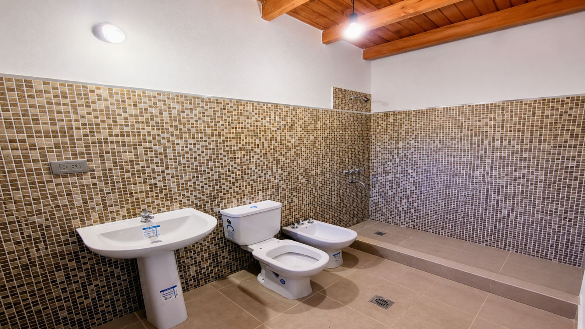 CASA VENTA A ESTRENAR CAFAYATE POSIBILIDAD PERMUTA - foto 9