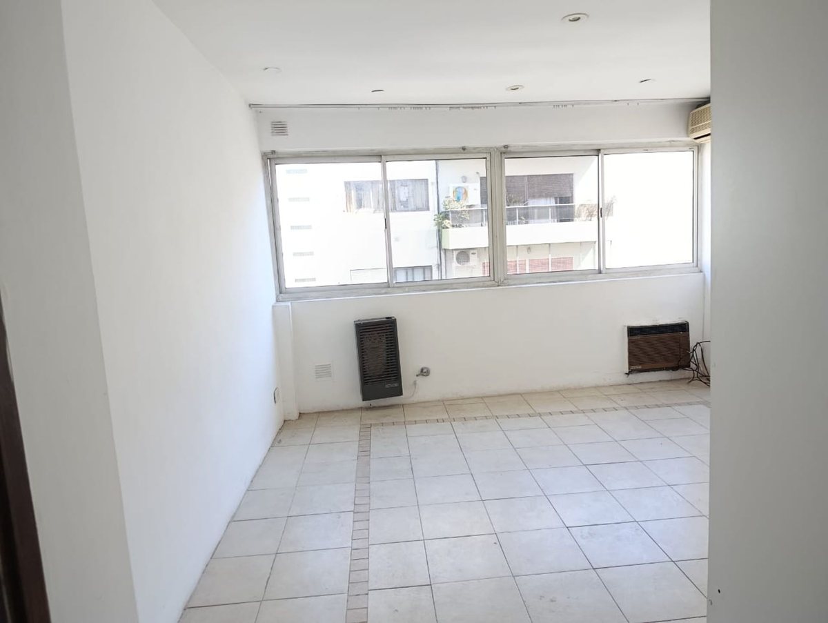Foto 4 — DEPARTAMENTO AL FRENTE. PISO ALTO