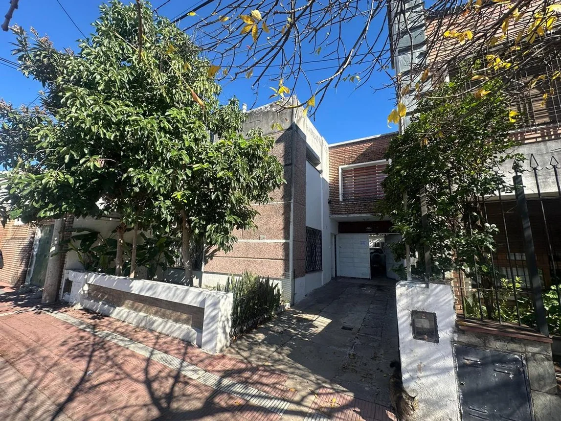 Venta casa 3 dormitorios + dpto barrio marechal, foto 2