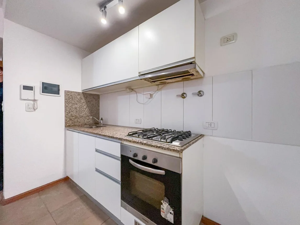 Monoambiente con patio y balcon - martin, foto 4