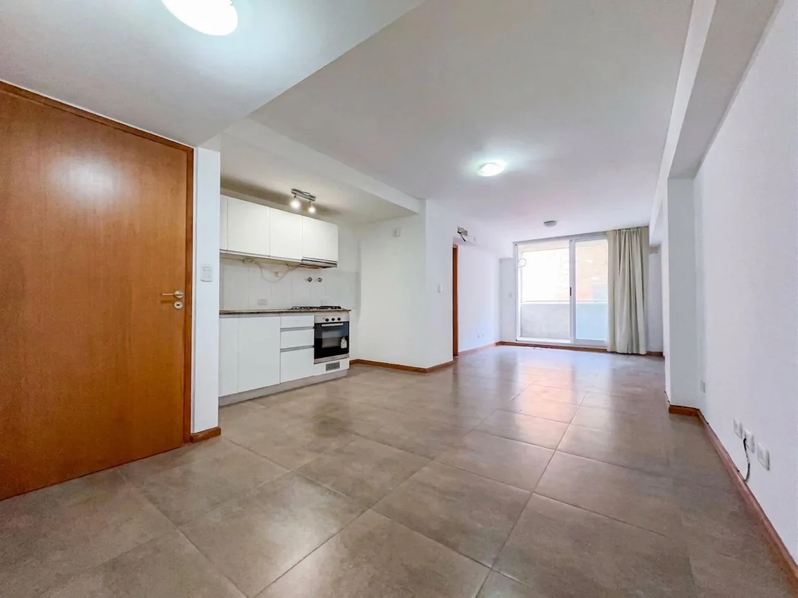 Monoambiente con patio y balcon - martin, foto 1